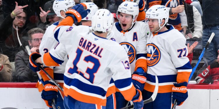 Islanders grind out win over Devils heading into Olympic break