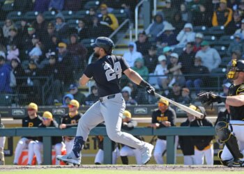 New York Yankees left fielder Jasson Domínguez hitting an RBI broken bat double.