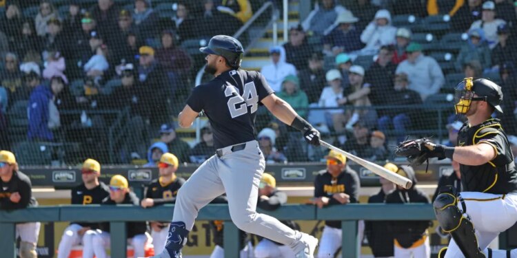 New York Yankees left fielder Jasson Domínguez hitting an RBI broken bat double.