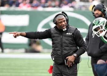 Jets head coach Aaron Glenn