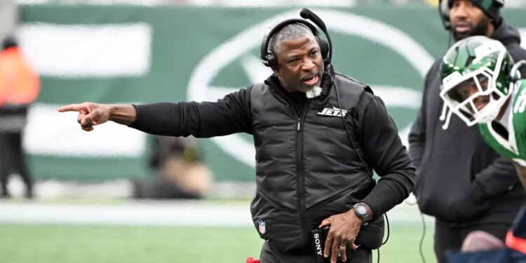 Jets head coach Aaron Glenn