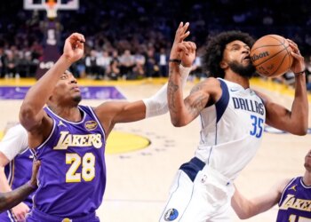 Dallas Mavericks forward Marvin Bagley III holding the ball away from Los Angeles Lakers forward Rui Hachimura.
