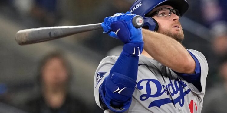 Dodgers World Series hero Max Muncy swings.