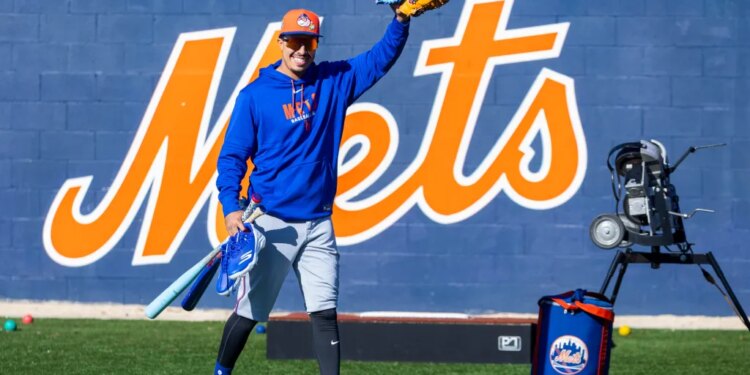New York Mets Infielder Mark Vientos waves during Spring Training.