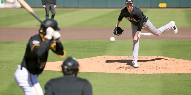 New York Yankees pitcher Ryan Yarbrough #33 throws a pitch against the Pittsburgh Pirates.