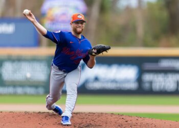 New York Mets pitcher Craig Kimbrel throws live batting practice during Spring Training at Clover Field, Wednesday, Feb. 18, 2026, in Port St. Lucie, FL.