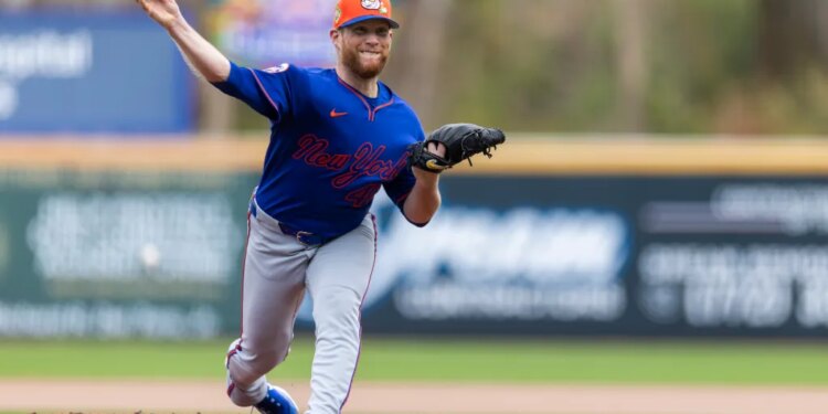 New York Mets pitcher Craig Kimbrel throws live batting practice during Spring Training at Clover Field, Wednesday, Feb. 18, 2026, in Port St. Lucie, FL.