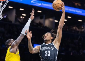 Nic Claxton shoots a hook shot during the Nets' blowout loss to the Lakers on Feb. 3, 2026 at Barclays Center.