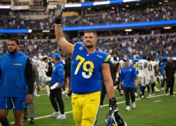 Los Angeles Rams offensive tackle Rob Havenstein (79) waves towards the stands after an NFL football game against the Las Vegas Raiders, Oct. 20, 2024, in Inglewood, Calif.
