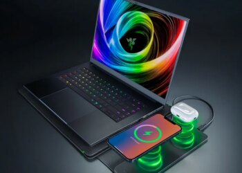 Razer’s new laptop sleeve wirelessly charges other devices