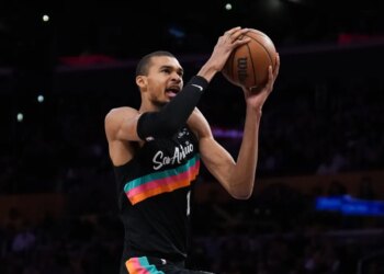 Victor Wembanyama of the San Antonio Spurs going up for a basket.