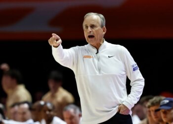 Tennessee head coach Rick Barnes yells to his players during the game.