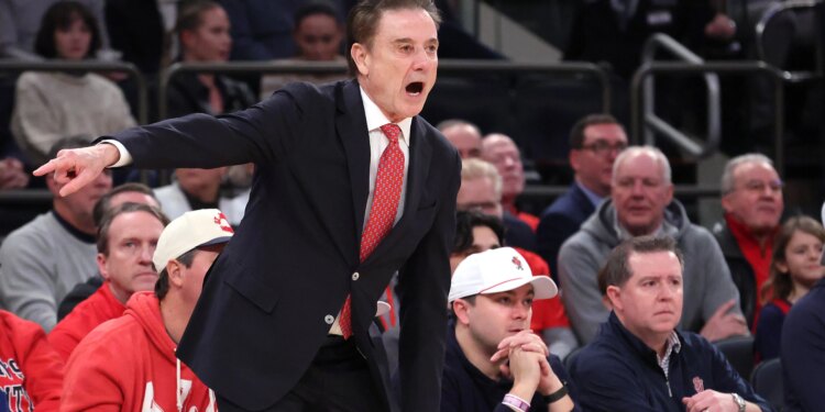 Rick Pitino responds to booster's call for a new St. John's contract