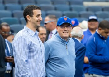 Steve Cohen (r.) with Mets president of baseball operations David Stearns (l.)