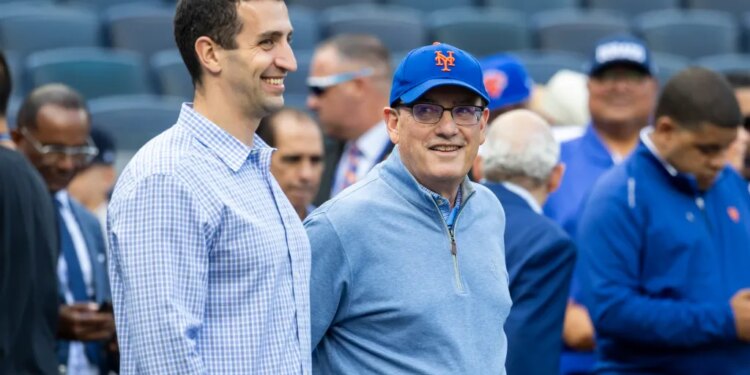 Steve Cohen (r.) with Mets president of baseball operations David Stearns (l.)