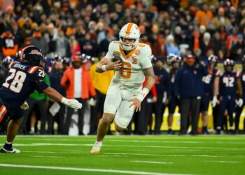 Tennessee Volunteers quarterback Joey Aguilar (6) runs the ball for a touchdown against the Illinois Fighting Illini during the first half at Nissan Stadium.