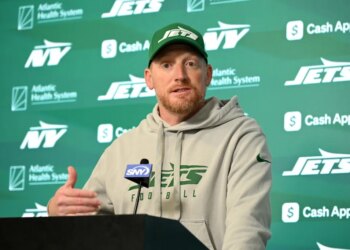 Jets passing game coordinator Todd Downing speaks to the media.