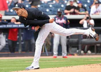 Elmer Rodríguez throws a pitch during his three-inning outing in the Yankees' 7-3 spring training win over the Braves on Feb. 26, 2026.