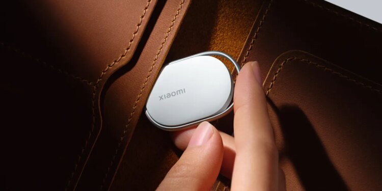 Xiaomi’s tracker doesn’t need a case to clip to your keys