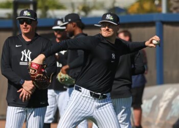Yankees' new reliever BrentHeadrick, throwing a couple of days earlier in training camp, threw one inning of batting practice on Feb. 17, 2026.