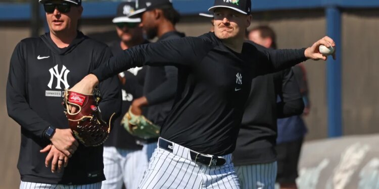 Yankees' new reliever BrentHeadrick, throwing a couple of days earlier in training camp, threw one inning of batting practice on Feb. 17, 2026.