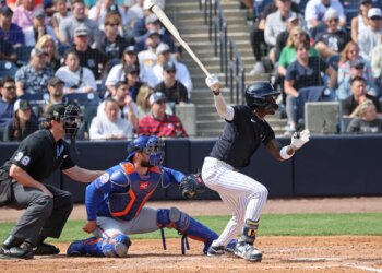 Yankees second baseman Jazz Chisholm Jr. (13) singles in the 3rd inning.