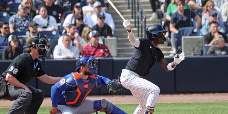 Yankees second baseman Jazz Chisholm Jr. (13) singles in the 3rd inning.