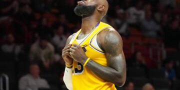 Get a 100% deposit match up to $100 + free pick for Lakers vs. Magic