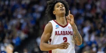 Alabama Crimson Tide guard Aden Holloway celebrates a 3-point basket.