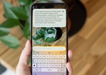 Apple will reportedly allow other AI chatbots to plug into Siri