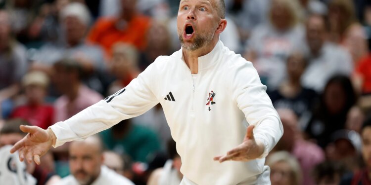 Bet $5, get $200 FanCash for Louisville vs. Miami