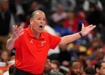 Kelvin Sampson, coach of the Houston Cougars, yells directions from the sidelines.