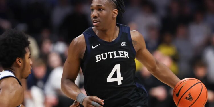 Butler Bulldogs forward Efeosa Oliogu-Elabor (4) controls the ball against the Villanova Wildcats.