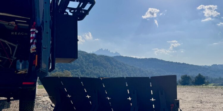 Bluetti’s Sora 500 solar panel is incredibly powerful for its size