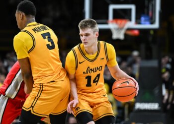 Iowa basketball players #14 and #3 on the court.