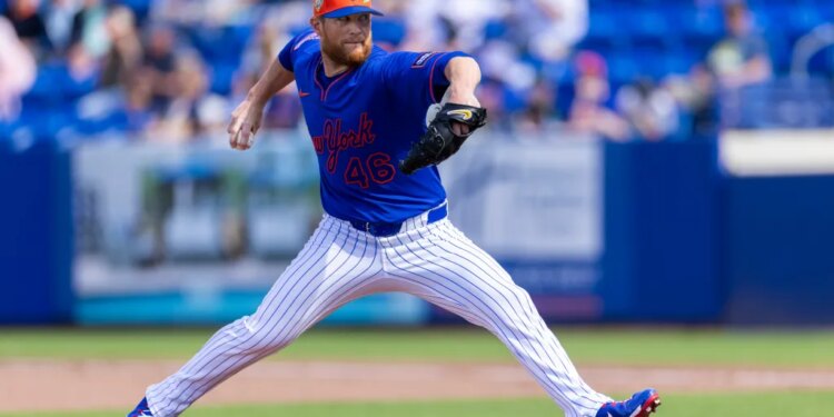 New York Mets pitcher Craig Kimbrel (46) throws in the fourth inning against the Washington Nationals during Spring Training Clover Field, Saturday, Feb. 28, 2026, in Port St. Lucie