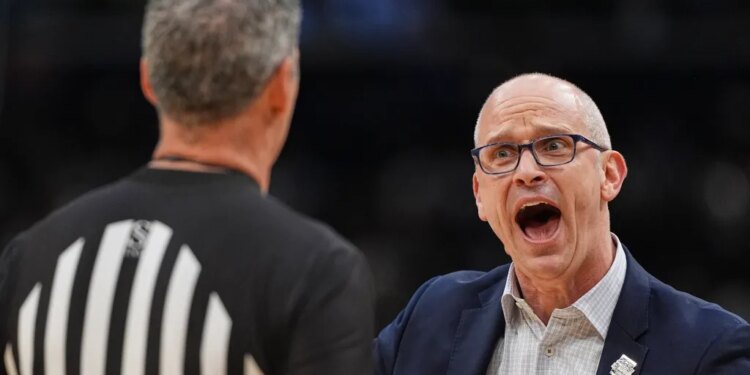 Dan Hurley yelling at a referee.