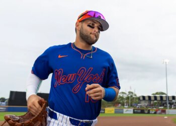 Bo Bichette (19) jogs to the dugout during Spring Training.