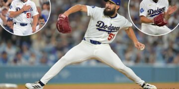 Dodgers' Alex Veisa honors daughter with custom gloves