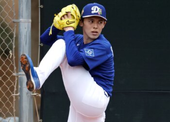 Dodgers' Roki Sasaki not concerned about spring struggles