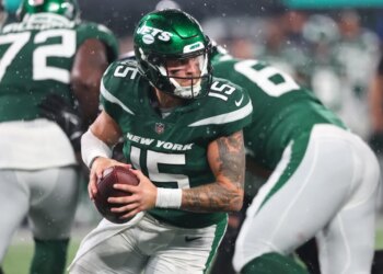 New York Jets quarterback Chris Streveler (15) looks to pass the ball during the second half against the Atlanta Falcons.
