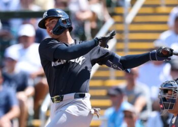New York Yankees shortstop George Lombard Jr. (96) hits a two-rbi single against the Minnesota Twins.