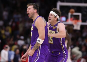 Get $10 when you sign-up to Dabble for Lakers vs. Heat