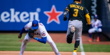 Jorge Polanco makes a play at first base during the Mets-Pirates game on March 26, 2026.