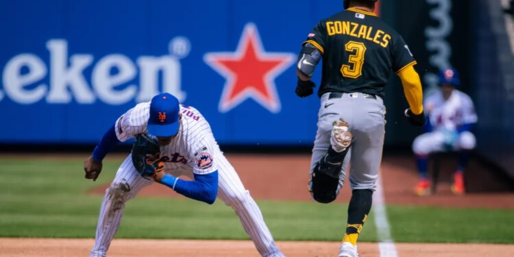 Jorge Polanco makes a play at first base during the Mets-Pirates game on March 26, 2026.
