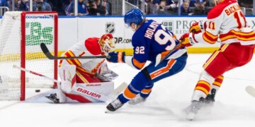 Islanders' quick start the difference in win over Flames
