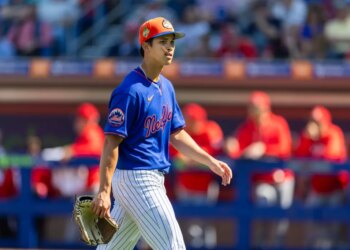 New York Mets Pitcher Jonah Tong (21) is pulled in the third inning against the St. Louis Cardinals during Spring Training at Clover Field, Wednesday, Feb. 25, 2026, in Port St. Lucie