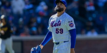 Mets pitcher Sean Manaea (59) reacts as he walks back to the dugout after ending the seventh inning at Citi Field, Sunday, March 29, 2026.