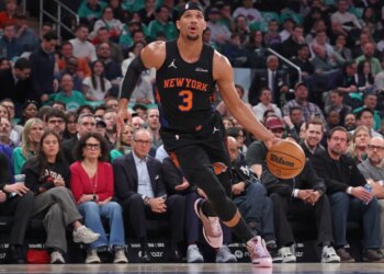 Knicks veteran Josh Hart won't play against the Nets due to a patella femoral syndrome in his right knee.