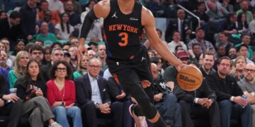 Knicks veteran Josh Hart won't play against the Nets due to a patella femoral syndrome in his right knee.